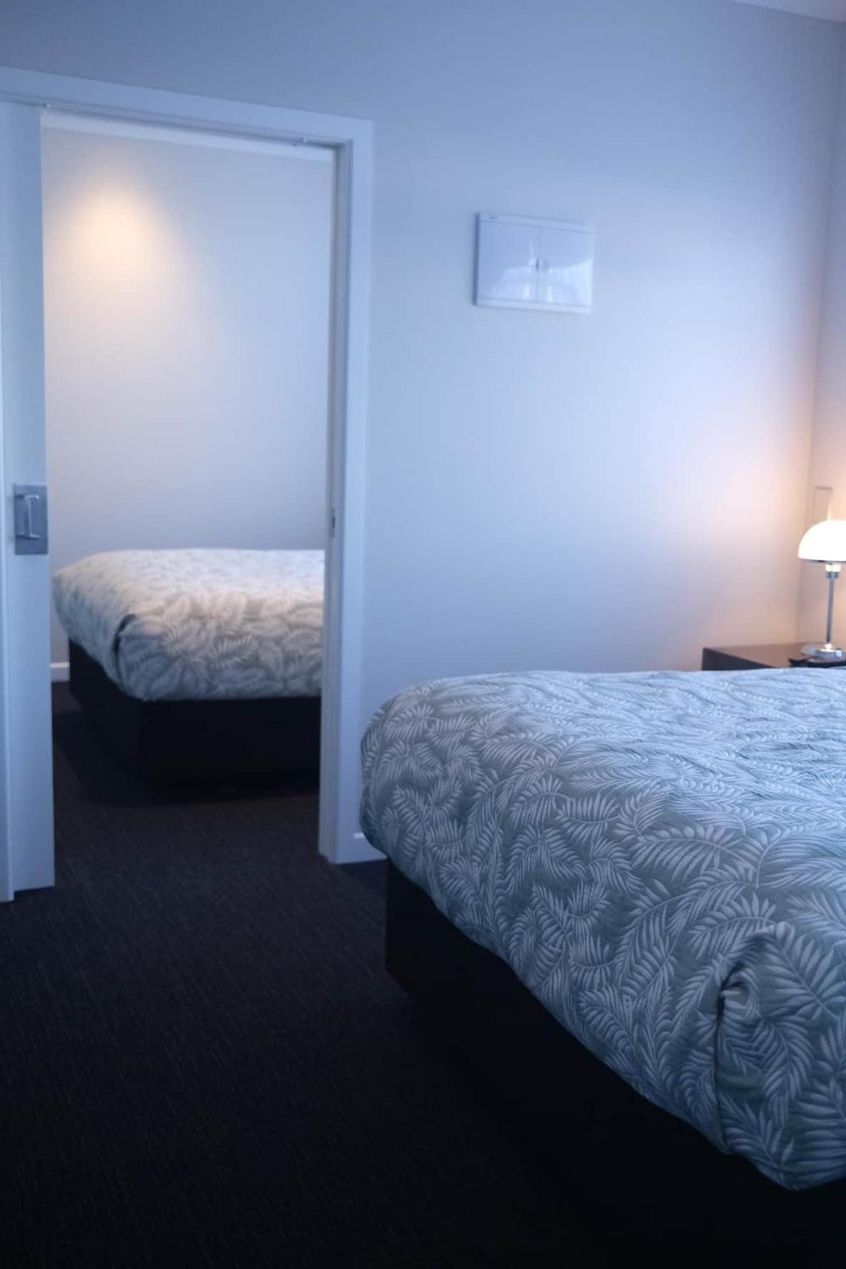 Hamilton Motel Екстериор снимка